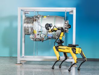 The robot dog uses the goSCOUT3D sensor to measure complex components, such as a turbine (provided by MTU Maintenance).