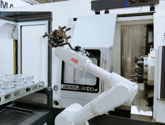 Okuma GENOS L2000-e with Okuma Robot Cell (ORC) Minitend automation solution