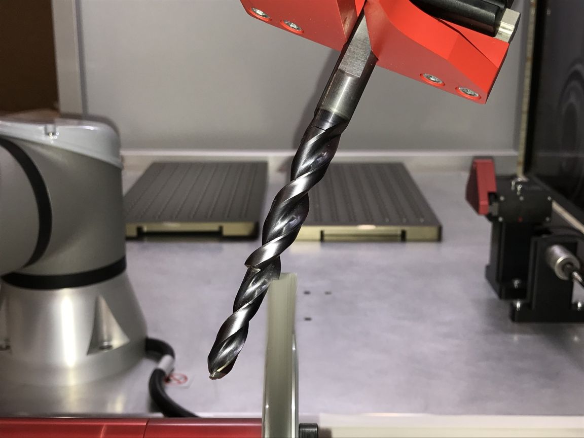 AT-Robotics cutting edge preparation of cutting tools