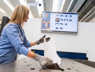 Trumpf's Sorting Guide uses artificial intelligence  to sort sheet metal parts quickly and easily. The  AI system uses self-learning image processing to  recognize the individual parts and then display a  sorting recommendation on the screen.