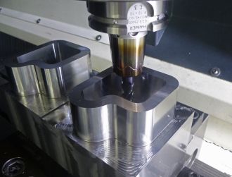 Trochoidal milling makes the milling operation three times faster and deeper, even in hard materials like stainless steel or titanium. Ideal tools for machining are the Haimer Power Mill end mills with Safe-Lock-chuck. Picture: Haimer