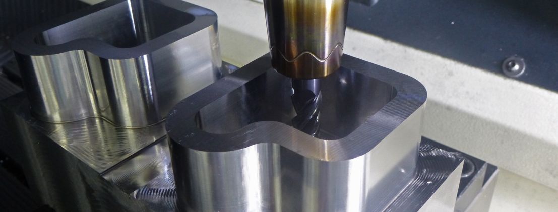 Trochoidal milling makes the milling operation three times faster and deeper, even in hard materials like stainless steel or titanium. Ideal tools for machining are the Haimer Power Mill end mills with Safe-Lock-chuck. Picture: Haimer