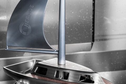 Hermle unites milling with Additive Manufacturing in "Sailing boat" project.