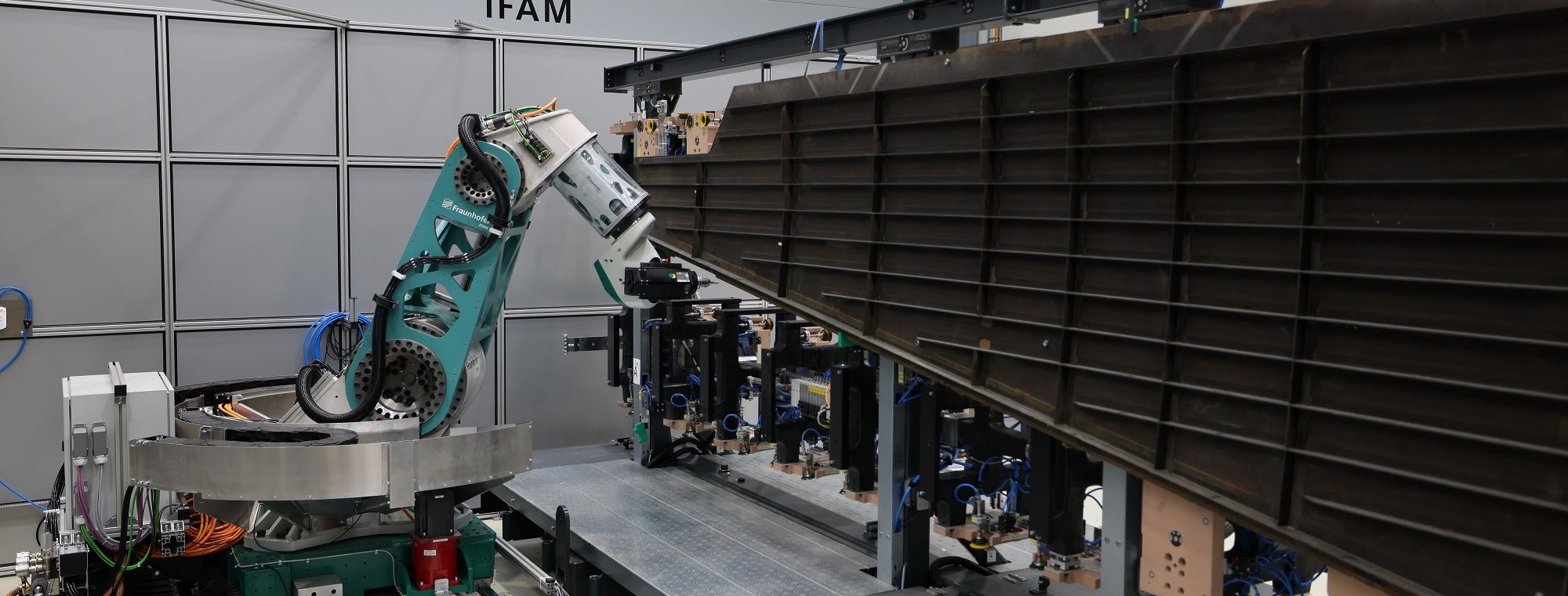 High Machines High-Precision Robot Machines With a Production Tolerance of up to 0.1 ...