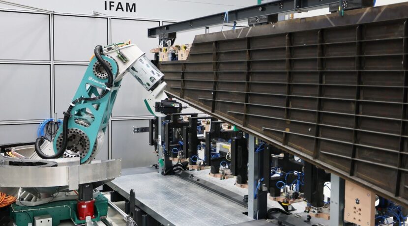 Machining robot closes the gap between classic industrial robots and machine tools