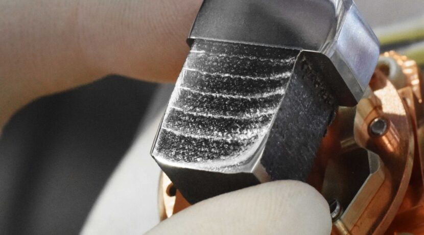 Strong and ductile Damascus steels by additive manufacturing