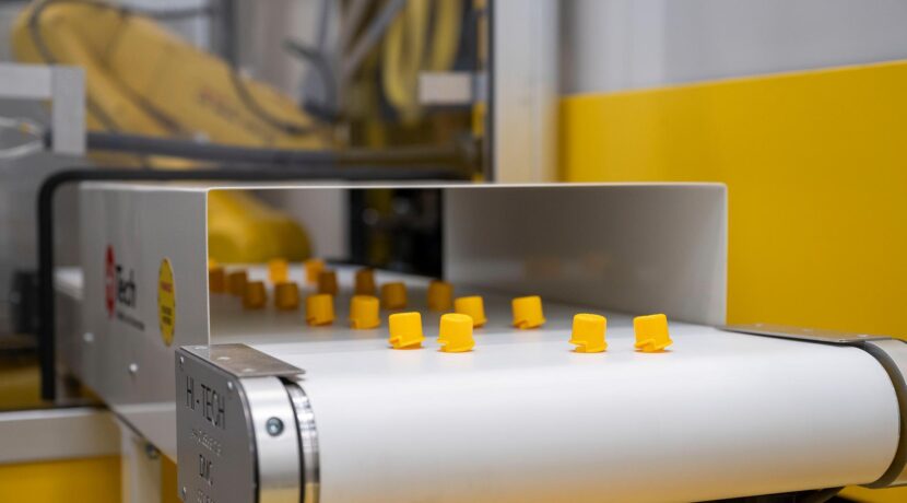 FANUC ROBOSHOT α-S50iA LSR plastic workpieces