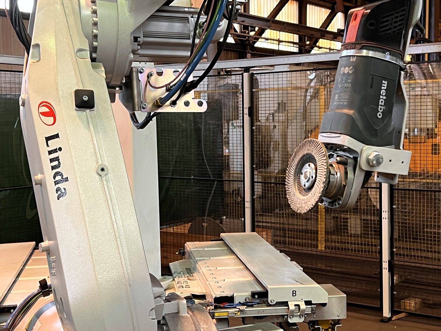 Teqram Stahlbau Queck AI-Powered Grinding Robot