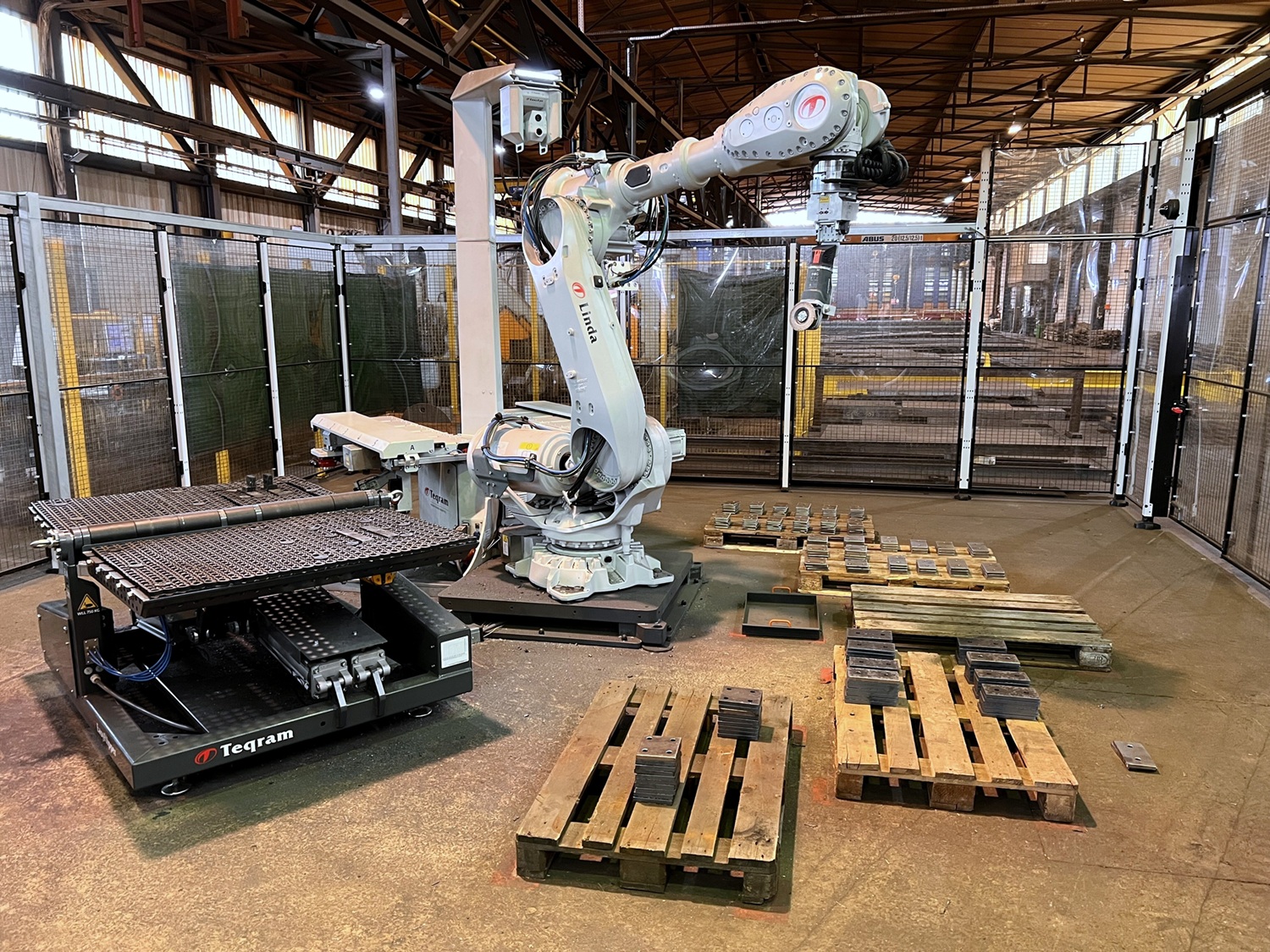 AI-powered grinding robot for steel component deburring at Stahlbau Queck
