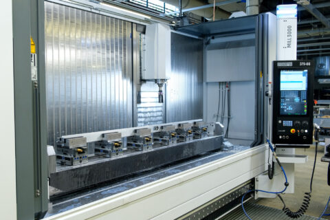 Dowaldwerke machines long aluminium profiles in one clamping with Chiron