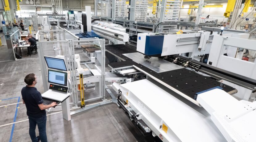 TRUMPF TruPunch 5000 combines digital control with flexible automation